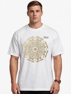 Oneten Apparel Camiseta blanca de manga corta con cuello redondo para hombre, estampado geométrico dorado, corte regular - Product Image 5
