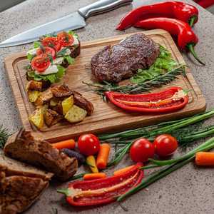 Planche à découper de luxe de qualité supérieure en noyer noir à grain fin, flexible et grande, avec réservoir à jus, et planche à découper en bambou de grande taille - Product Image 4