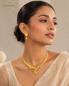 Collar de Cadena con Eslabones Florales de Latón Chapado en Oro de 24K con Pendientes a Juego Modernos para Mujer, Joyería de Moda para Bodas y Fiestas - Product Image 2