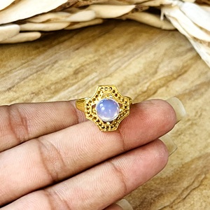 Nuevos anillos de latón con piedra lunar estilo bohemio, joyería tribal de latón para mujer, banda geométrica chapada en oro de 18k para venta al por mayor/OEM/ODM - Product Image 1