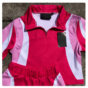Costumes en polyester respirants de haute qualité pour femmes, entièrement personnalisés, fabriqués par le meilleur fournisseur, service OEM ODM. - Product Image 5