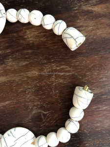 Lujoso collar de cuentas de resina de alto pulido personalizado para mujer hecho a mano en la India hermoso accesorio de moda - Product Image 3