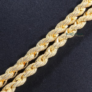 Collier chaîne cubaine plaqué or de qualité supérieure, bijoux de créateur tendance pour hommes et femmes, idéal pour le hip-hop, les mariages et le quotidien, en vente - Product Image 1