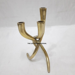 Candelabro de Metal de Diseño Trípode, Hecho a Mano, de Aluminio Fundido Sólido, Estilo Moderno, para Decoración del Hogar - Product Image 1