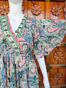 Robe longue décontractée d'été en soie pour femme, style vintage, simple, écologique, respirante, anti-plis, ample, à volants, col en V et manches flottantes - Product Image 2