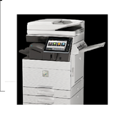 Impresora digital totalmente automática de alta tecnología HP conectada eléctricamente con salida de trabajo clara