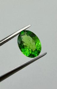 Pierre précieuse naturelle de tsavorite grenat, taille ovale, verte, lisse, pierre de bijoux verte vibrante pour collectionneur, 2,24 ct - Product Image 1