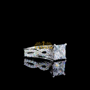 Anillo de Compromiso Tasnim para Mujer, Corte Princesa, Chapado en Oro de 18K, Moissanita VVS, Corte Pera, Engaste de Garras, Estilo Clásico, Banda de Diamantes - Product Image 4