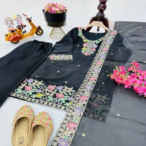 Conjunto Kurti Palazzo Bordado para Mujer VASTRA COTTAGE con Dupatta, Adorno de Lentejuelas, Cuello Redondo, Traje Festivo para Fiestas - Product Image 3