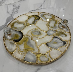 Support à gâteau artisanal personnalisable en résine écologique non toxique, compatible micro-ondes et lave-vaisselle, design décoratif unique pour mariage - Product Image 3