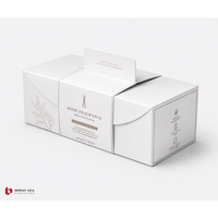 Boîte cadeau de luxe en carton rigide blanc avec insert en mousse et ruban satiné blanc, logo UV écologique pour mariages/événements d'entreprise