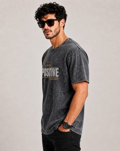 เสื้อยืดโอเวอร์ไซส์สีเทาพิมพ์ลายสำหรับผู้ชาย แขนสั้น คอกลม สวมใส่สบาย ผลิตจากผ้าฝ้าย 100% ล้างสีแบบแอซิดวอช รุ่นใหม่ล่าสุด - Product Image 4