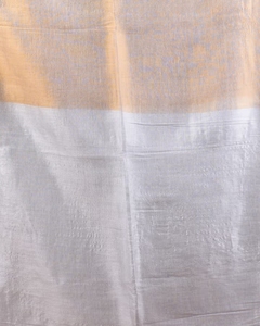 Sari KV en tissu doux doré et blanc avec pompons et chemisier non cousu - Product Image 4