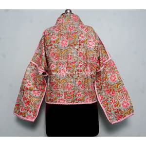 Hermosa chaqueta Kantha de algodón con estampado floral, chaqueta de invierno con decoración de botones, chaqueta de algodón de manga larga para fiestas. - Product Image 4
