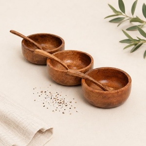 Ensemble de bols à condiments en bois d'acacia faits à la main avec plateau de service ovale et cuillères, service écologique pour la maison et la restauration - Product Image 3