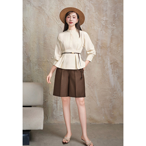 Blusa Corta Elegante para Mujer con Cuello Mandarín y Pliegues, Estilo Peplum, Informal para Oficina, Algodón y Seda, OEM ODM, Teñido Liso, IRENE - Product Image 2