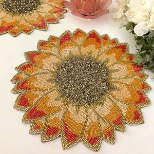 แผ่นรองจานประดับลูกปัดทำมือ ลายดอกไม้สีเหลืองทอง ขนาด 14 นิ้ว จานรองอาหาร - Product Image 3