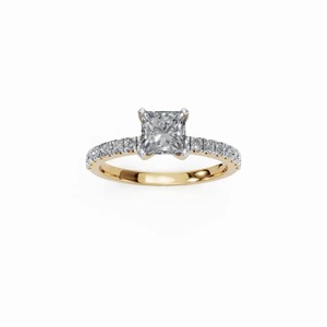 Anillo de Diamantes en Oro Amarillo de 14K, Pieza de Joyería Fina para Hombre, con Diamante Solitario de Corte Princesa Engastado en un Anillo Robusto - Product Image 1