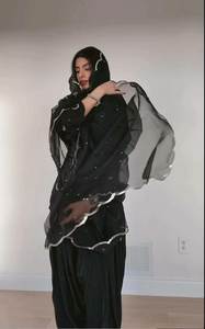 ภาพจริงที่แสดง ชุดสีดำ ผ้าไหมเครปเนื้อหนัก งานปักหลายเข็ม ชุดสัลวาร์ คามีซแบบดั้งเดิม จาก SIE - Product Image 4