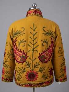 Veste en velours 100% coton, style bohème vintage pour femmes, brodée à la main, couleur verte Mahendi, motif floral Suzani - Product Image 4