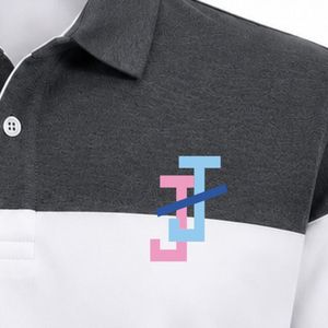 เสื้อโปโลสีเทาชาร์โคลลายทางสีขาว แขนสั้น แต่งสีบล็อก พร้อมปักโลโก้ JJ สำหรับผู้ชาย สไตล์ลำลองแนวสปอร์ต - Product Image 4