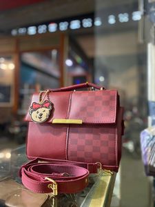 Fiche de Détail du Produit Sac à Main de Luxe en Cuir PU Personnalisé pour Femmes 100% 10 A37 OEM OD - Product Image 5