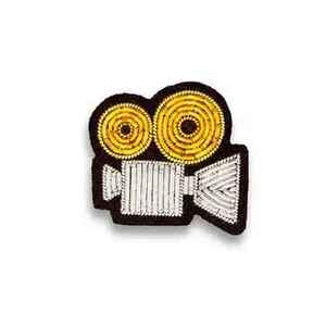 Sweat à capuche personnalisé en tissu léger avec écussons de football, badge rond classique et décoration en dentelle brodée en usine pour fêtes de football - Product Image 5