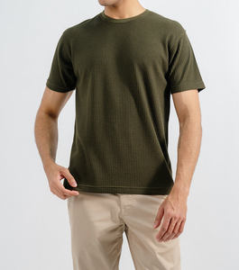 Camiseta de Hombre 100% Algodón, Corte Regular, 220 GSM, Diseño de Logotipo Personalizado, Hombros Caídos, Tejido de Punto de Lujo, Impresión en Serigrafía - Product Image 1