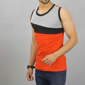 Camiseta sin mangas de punto con cuello redondo para hombre, con bloques de color gris, negro y naranja, transpirable, para uso casual. - Product Image 4