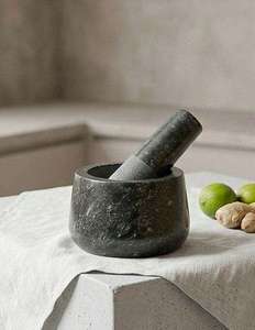 Mortero y pilón de piedra negra hechos a mano |   Molinillo de Hierbas y Especias Natural para Triturar Ajo y Jengibre - Product Image 1