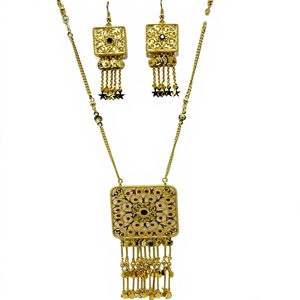 Conjunto de collar con abalorio de latón a la moda de diseñador con cadena de eslabones y pendientes, joyería bonita chapada en oro de 18 quilates para mujer - Product Image 1