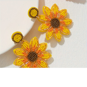 Boucles d'oreilles pendantes faites à la main avec des perles de rocaille pour filles et femmes par Blossom Craft India - Product Image 5
