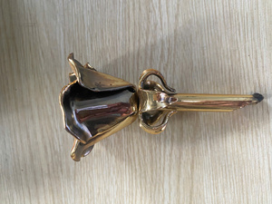 Adorno de Flor de Rosa de Hierro Dorado Soldado, Moderno y Hecho a Mano, para Decoración del Hogar y Oficina, Hecho en Vietnam - Product Image 4