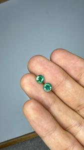 Pierre précieuse naturelle émeraude de Zambie ronde de 1,13 ct, paire assortie, pierres vertes de qualité bijoux de luxe - Product Image 2