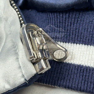 Chaqueta Sukajan con Diseño Personalizado, Bordado Satinado Elegante, Transpirable, Ecológica, Ligera, para Invierno, Estilo Urbano Informal - Product Image 4