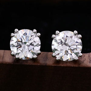 ต่างหูเพชร SHRILIKE JEWELS รับรองโดย IGI ระดับ VVS1 เพชรเพาะเลี้ยงในห้องปฏิบัติการ ทองคำแท้ 14K ชุบโรเดียม ดีไซน์คลาสสิกแบบหกกรงเล็บ ทรงบริลเลียนท์ - Product Image 4