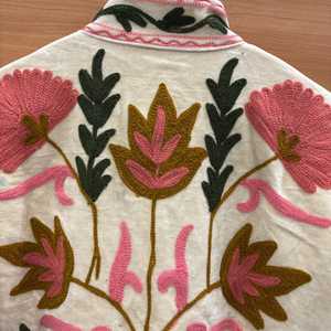 Chaqueta de Terciopelo Suzani con Bordado Floral, Combinando Textura Lujosa con Colores Intensos, Estilo Bohemio, Abrigo para Mujer, Ropa de Invierno, Blazer - Product Image 6