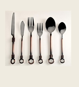 Juego de cubiertos nórdicos de acero inoxidable con mangos de madera, acabado pulido espejo, tenedor, cuchillo y cuchara para cena - Product Image 2