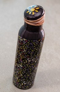Botella de agua de cobre puro con estampado de hojas botánicas para beneficios ayurvédicos para la salud, hecha a mano, a prueba de fugas, botella deportiva tradicional. - Product Image 1
