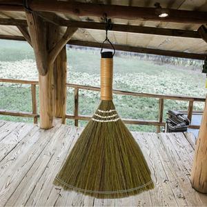 Brosse à poussière en bambou faite à la main, poignée ergonomique, petite balayette portable pour clavier, intérieur de voiture et surfaces délicates - Product Image 3