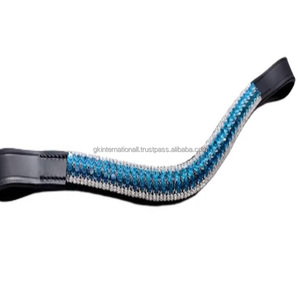 Fronture de cheval en cuir noir anglais, forme vague, ornée de cristaux bleus luxueux et de diamants étincelants, pour la course. - Product Image 4