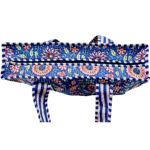Sac fourre-tout matelassé en coton artisanal CRAFT HACKLE, imprimé floral, style bohème, léger, pour voyage, plage, toutes saisons - Product Image 4