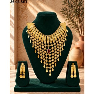 Ensemble de collier long plaqué or style français pour femmes, ensemble de bijoux Toulouse, ensemble de bijoux élégant pour soirée, parure de bijoux femme - Product Image 1