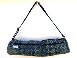 Bolsa de Yoga Durri Hecha a Mano con Cremallera, Forro de Algodón, Diseño de Bloques Impresos, Ecológica, de Tela para Alfombras, LUCKY HANDICRAFT Rajasthan - Product Image 1