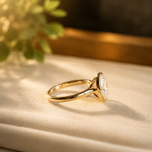 Bague de fiançailles en or jaune plaqué 10K avec diamant taille ovale serti clos, bague de mariage solitaire, bijoux de luxe en moissanite pour elle - Product Image 2