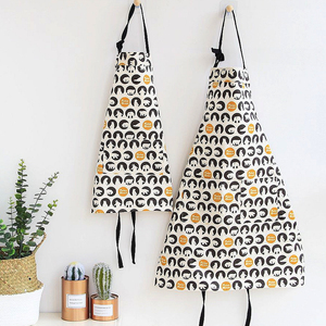 Delantal de cocina con logotipo personalizado, cierre de botón de tela de poliéster y manga corta, perfecto para restaurantes y servicios de comida. - Product Image 5