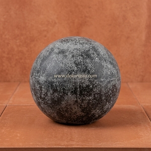 Vase sphérique artisanal en céramique noire rustique Pelota S, pot décoratif pour table, vente en gros - Product Image 3