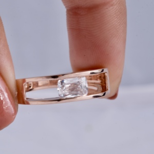 Bague en diamant taillé Ashoka, bijoux unisexes, design élégant et moderne, pour tous les jours, occasions spéciales et style intemporel - Product Image 1