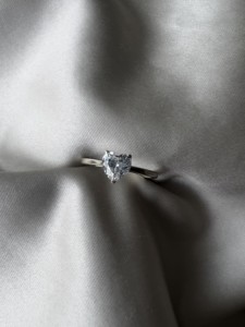 Bague en moissanite taille émeraude pour femme, alliance torsadée, bague de fiançailles solitaire, or blanc 14K/18K, bijoux minimalistes de luxe - Product Image 4