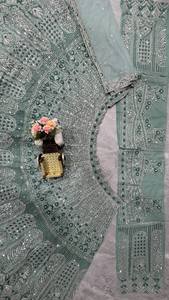 Lehenga Choli de Lujo Verde Marino Bordado con Dupatta de Red, Lentejuelas y Pedrería, Traje de Novia de Diseñador - Product Image 5